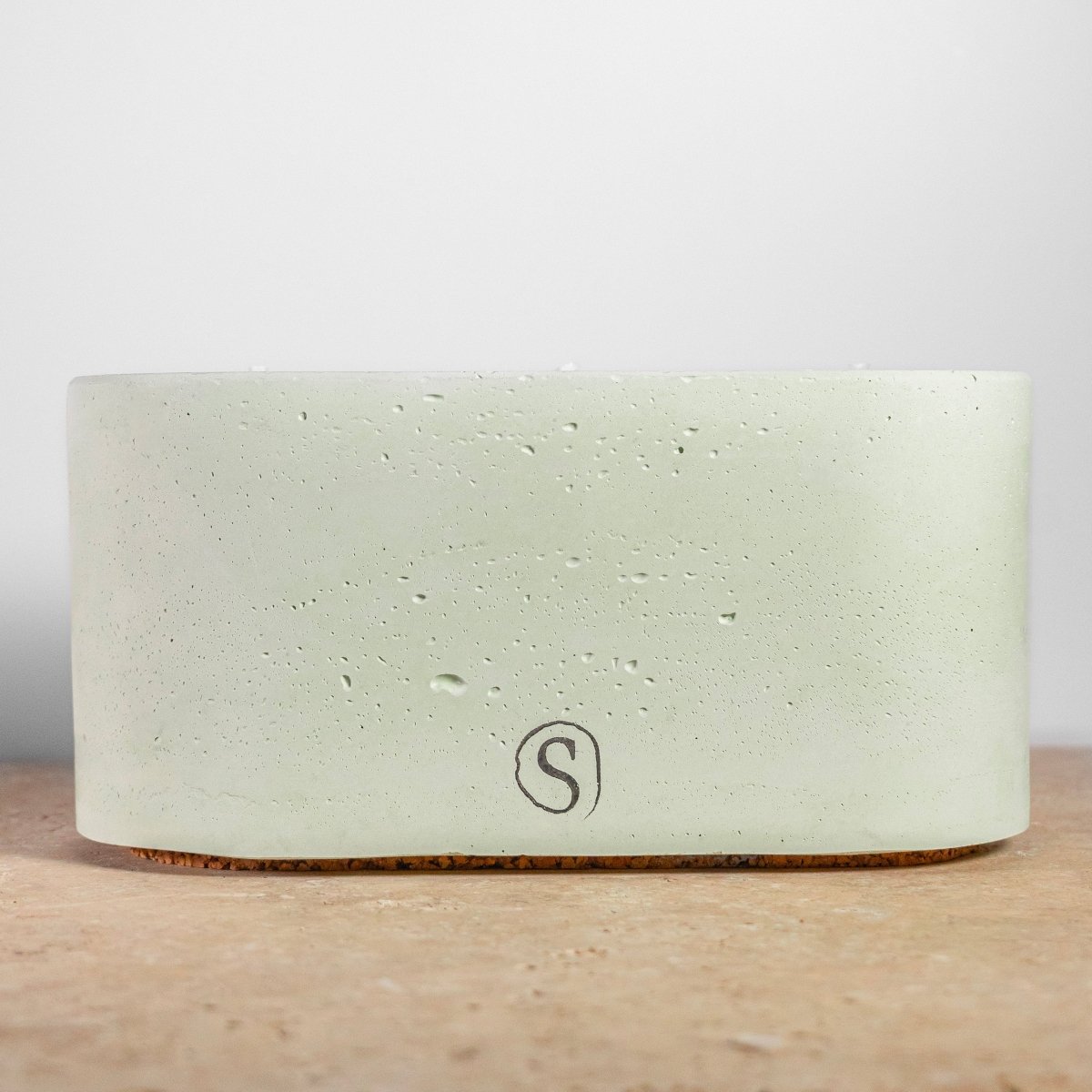 Bougie d’intérieur en béton verte faite main en Provence – Siwa Candles