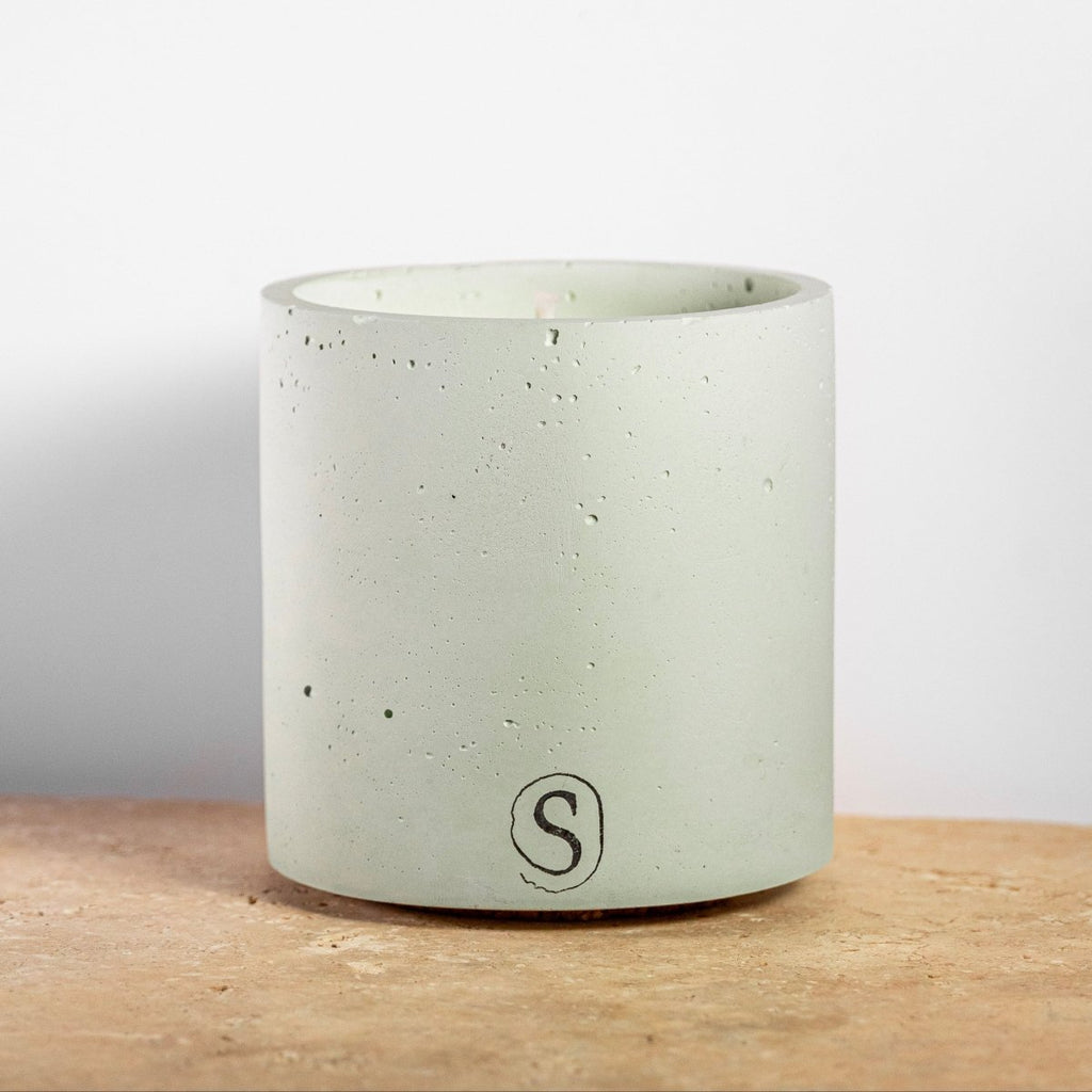 Bougie d’intérieur en béton verte faite main en Provence – Siwa Candles