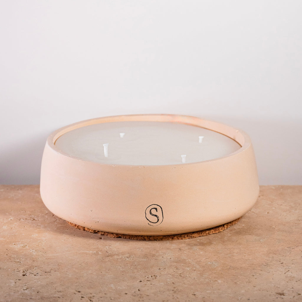 Bougie d’intérieur en béton orange faite main en Provence – Siwa Candles