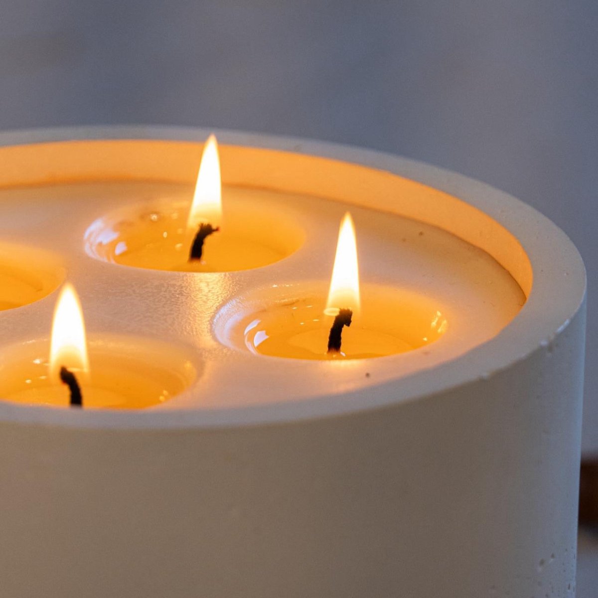 Bougie d’intérieur en béton blanche faite main en Provence – Siwa Candles