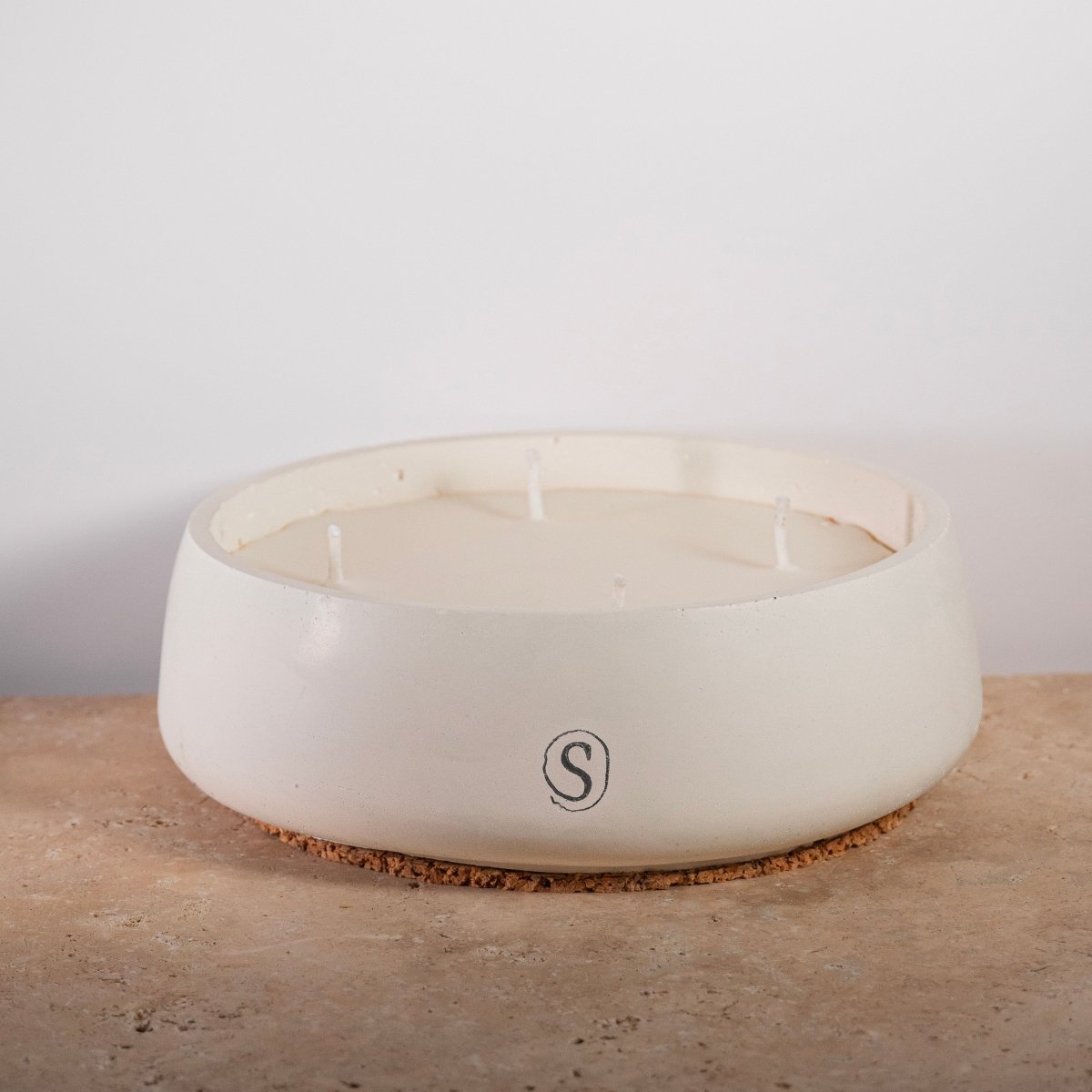 Bougie d’intérieur en béton blanche faite main en Provence – Siwa Candles
