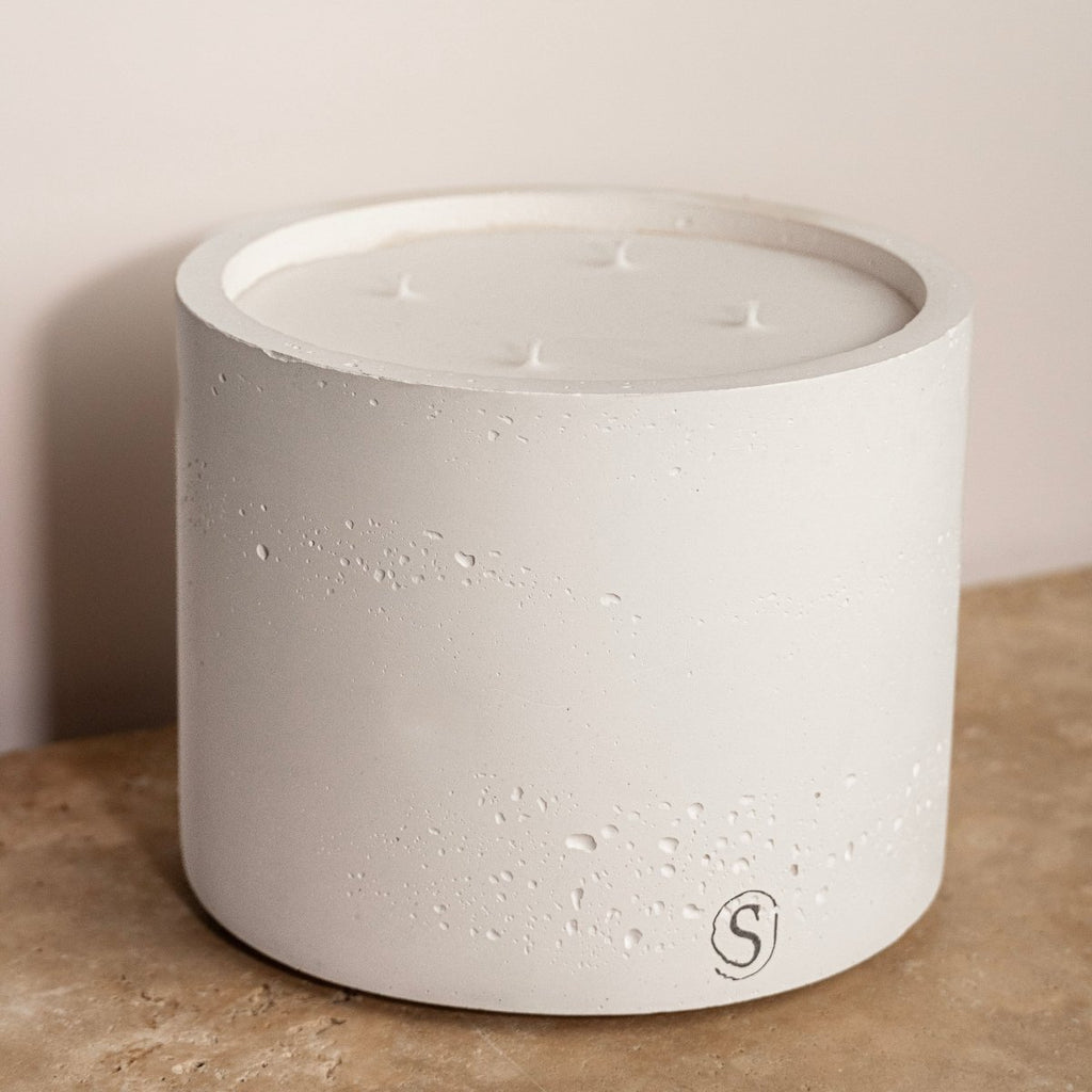Bougie d’intérieur en béton blanche faite main en Provence – Siwa Candles