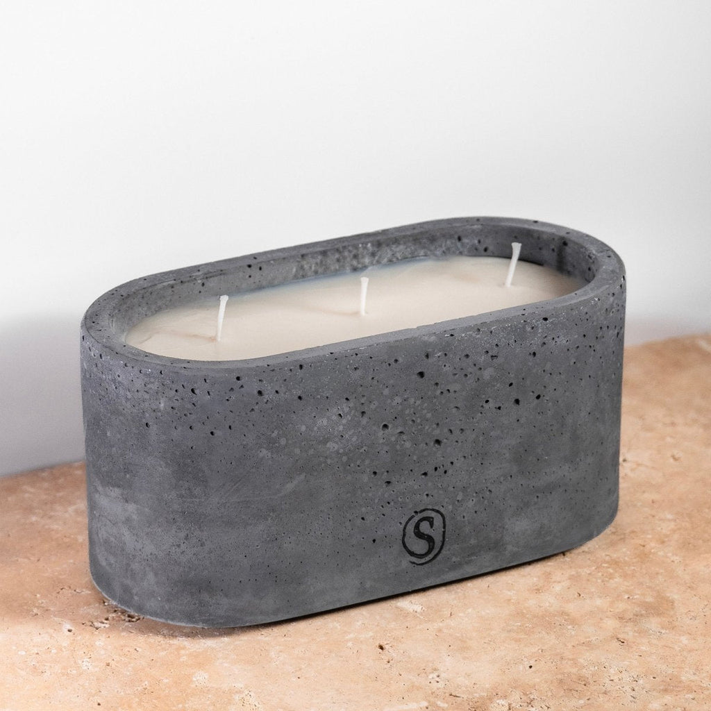 "Bougie d’intérieur en béton noire faite main en Provence – Siwa Candles"
