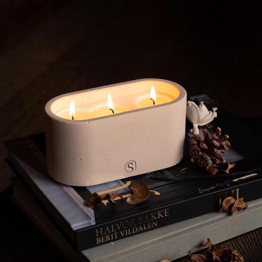 "Bougie d’intérieur en béton orange faite main en Provence – Siwa Candles"