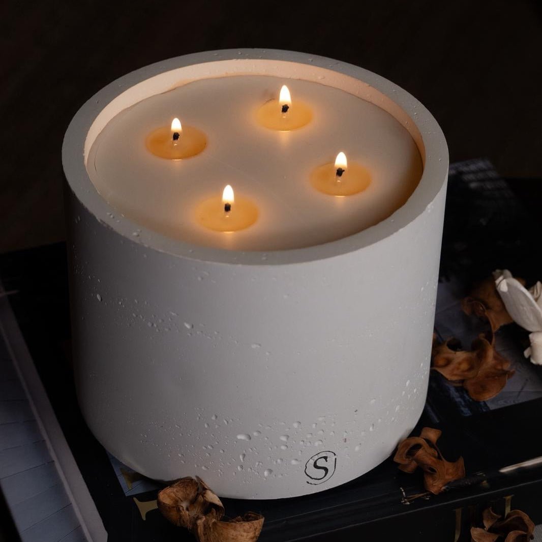 "Bougie d’intérieur en béton blanche faite main en Provence – Siwa Candles"