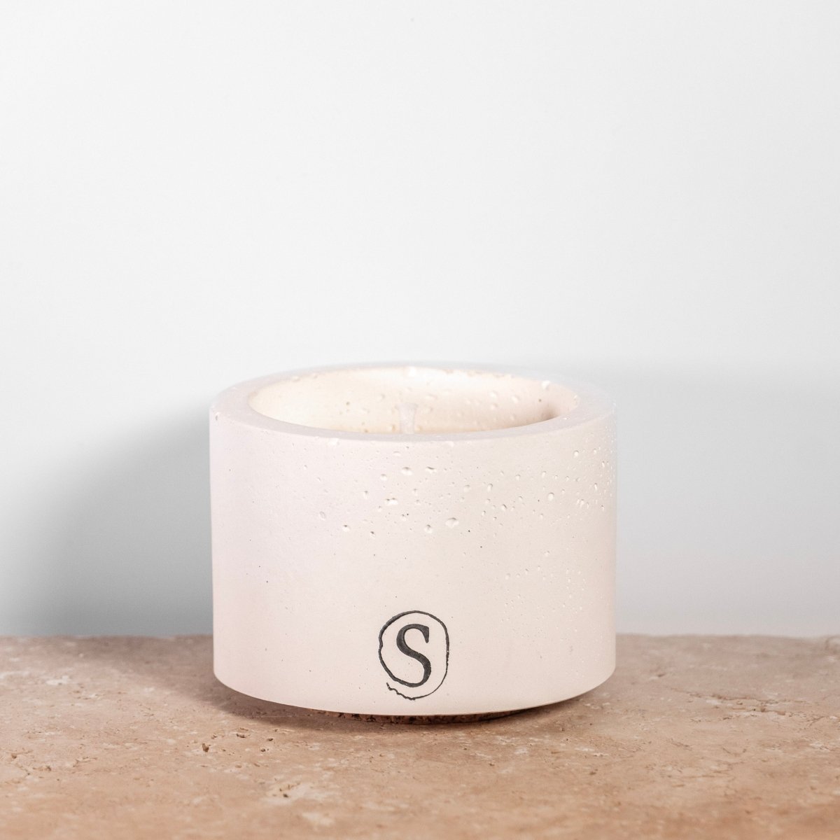 Bougie d’intérieur en béton blanche faite main en Provence – Siwa Candles