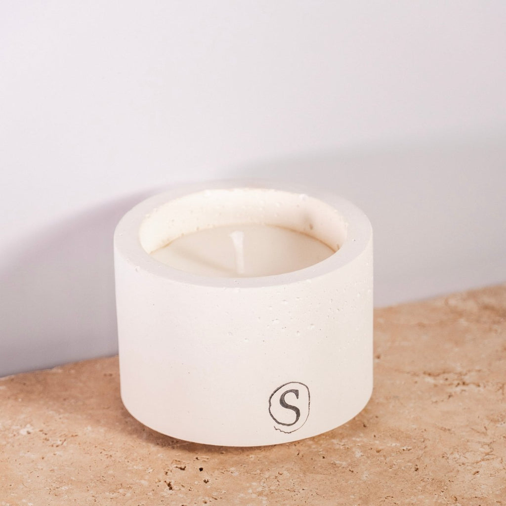 Bougie d’intérieur en béton blanche faite main en Provence – Siwa Candles