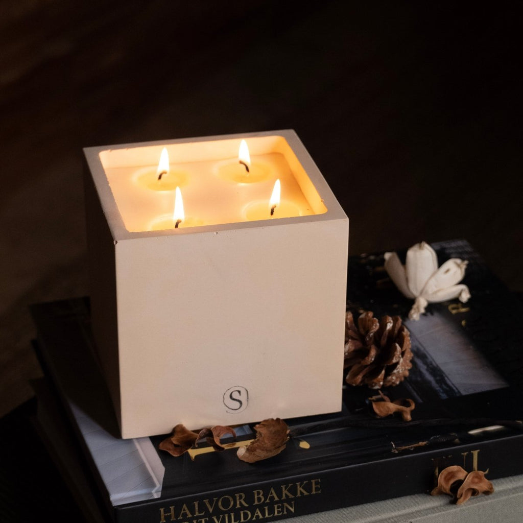 Bougie d’intérieur en béton orange faite main en Provence – Siwa Candles