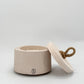 Refillable concrete candle with minimalist lid, handmade in Provence
Indoor concrete candle with soft natural fragrance, refillable and handmade in Provence, perfect for home decor — Siwa Candles.