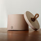 Refillable concrete candle with minimalist lid, handmade in Provence
Indoor concrete candle with soft natural fragrance, refillable and handmade in Provence, perfect for home decor — Siwa Candles.