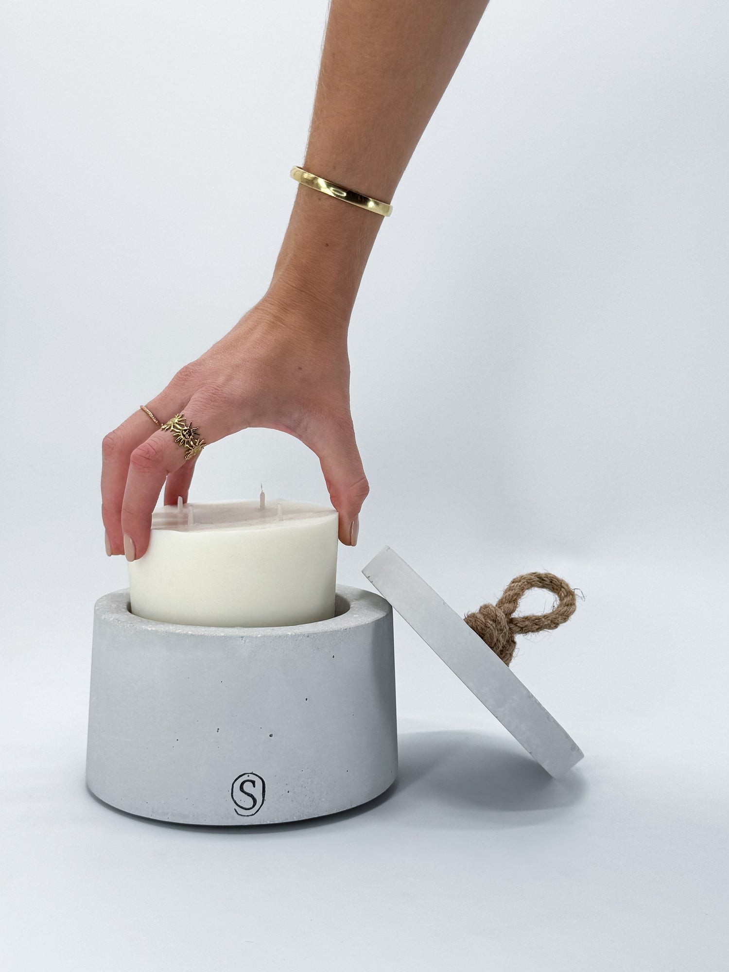 Refillable candle wax insert for concrete candles, natural wax made in Provence, Siwa Candles.