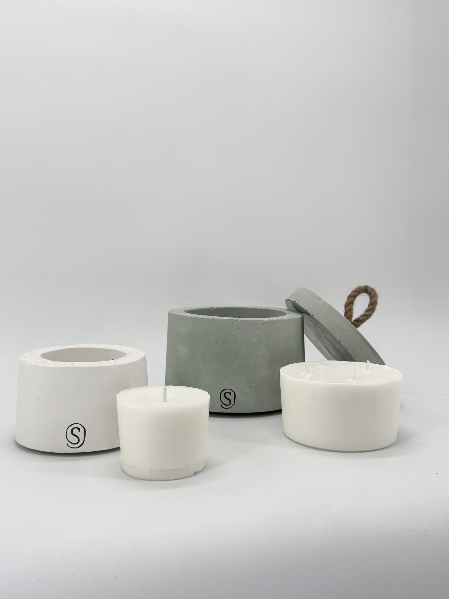 Refillable candle wax insert for concrete candles, natural wax made in Provence, Siwa Candles.